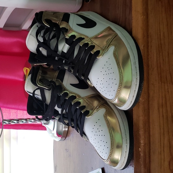 Jordan Retro 1s - Picture 3 of 7